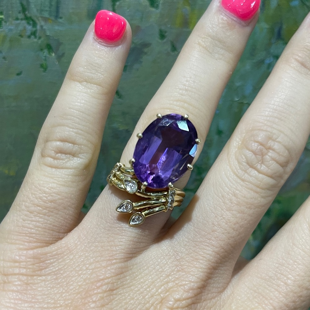 10 carat Amethyst with Diamonds Ring in 14k Yellow Gold
